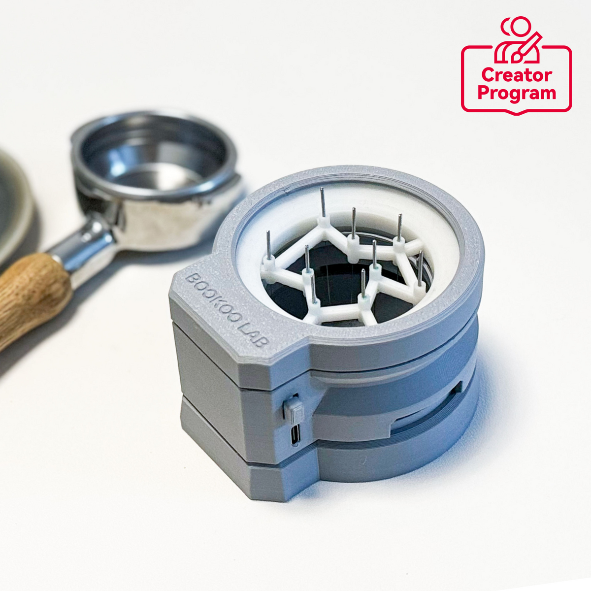 K013 donanımı ve ayrıca basılan gövdeyle tamamlanmış BooKoo elektrikli WDT aracı